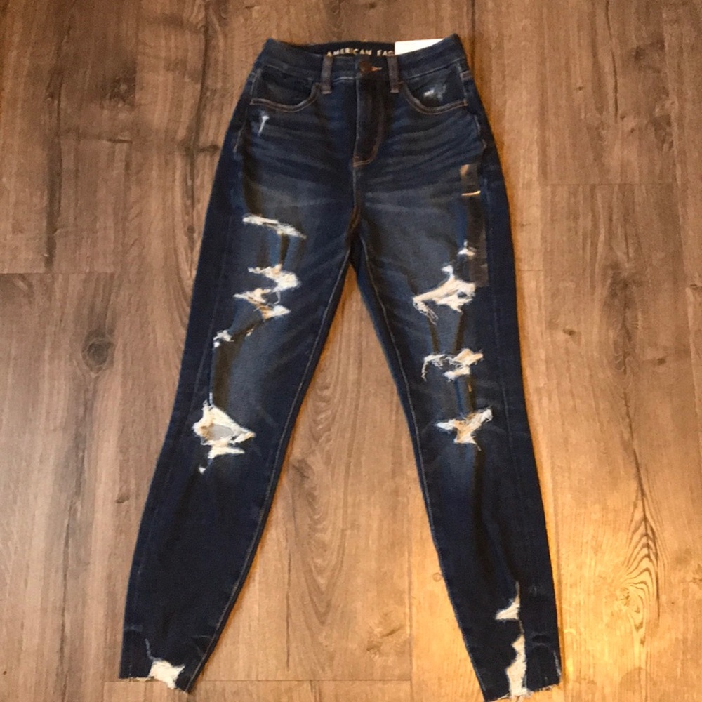 American Eagle size 00 short curvy hi-rise jegging jeans, distress on front side